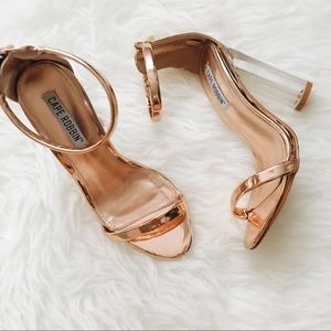 Gold and clear heels 👠